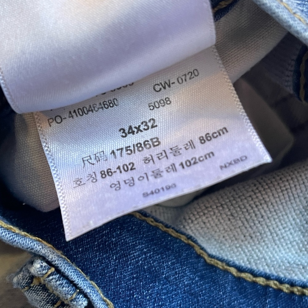 Signature Men’s Levi Strauss & Co. Distressed Denim Faded Light Wash Jeans 34x32 - Picture 5 of 16